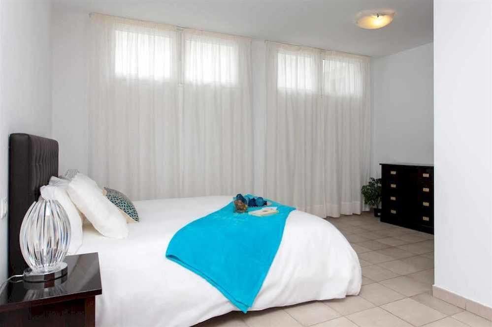 Villa Acacia คอร์ราเลโฮ ภายนอก รูปภาพ