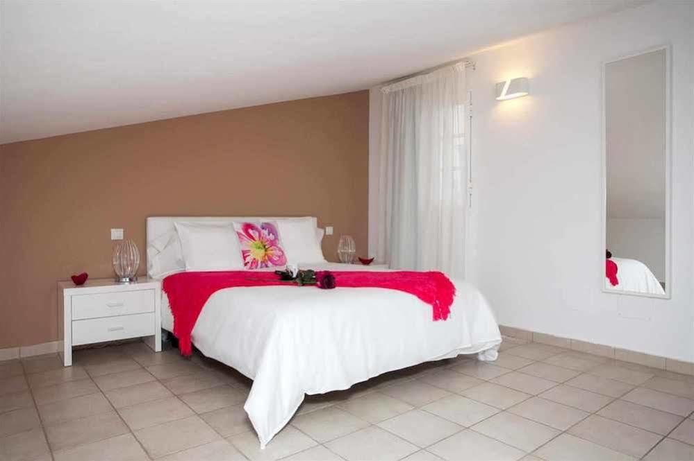 Villa Acacia คอร์ราเลโฮ ภายนอก รูปภาพ