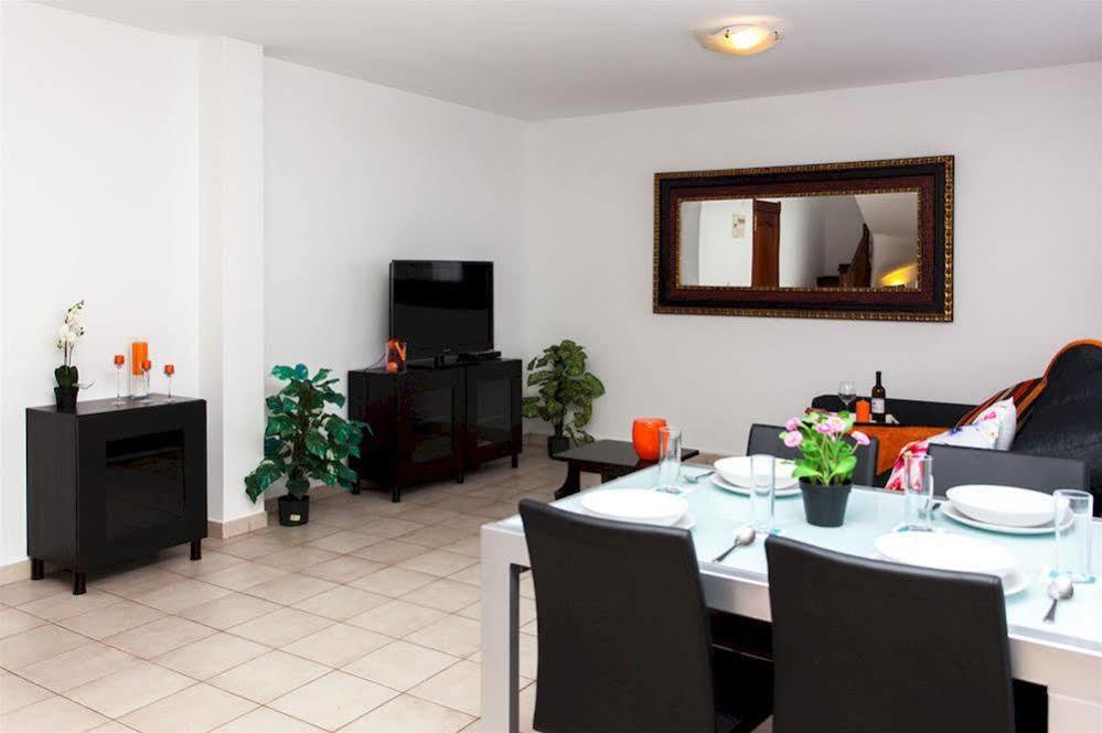 Villa Acacia คอร์ราเลโฮ ภายนอก รูปภาพ